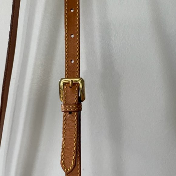 Alviero Martini Crossbody Bag htf Excellent condition Perfect For Spring - Picture 7 of 10
